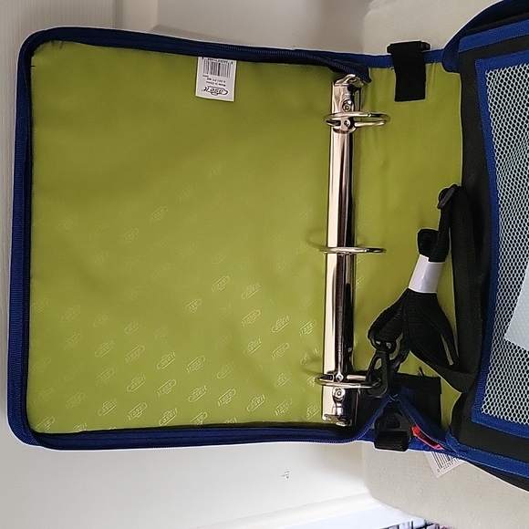 Case It Mighty Zip 3 Ring Binder with Handle and Shoulder Strap - Picture 4 of 4